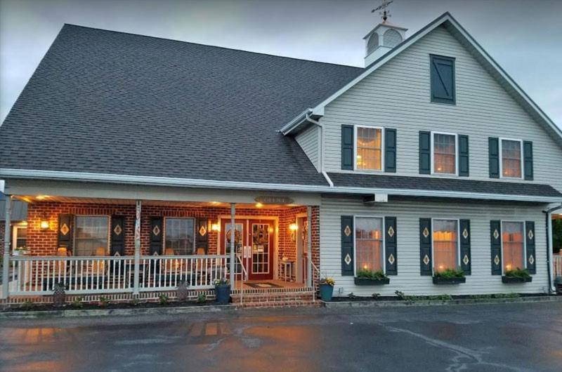 Country Living Inn Smoketown  Exterior foto